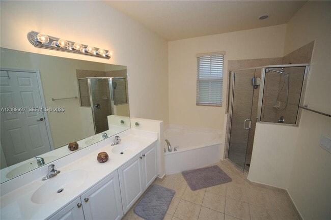 Building Photo - 4501 Mimosa Terrace