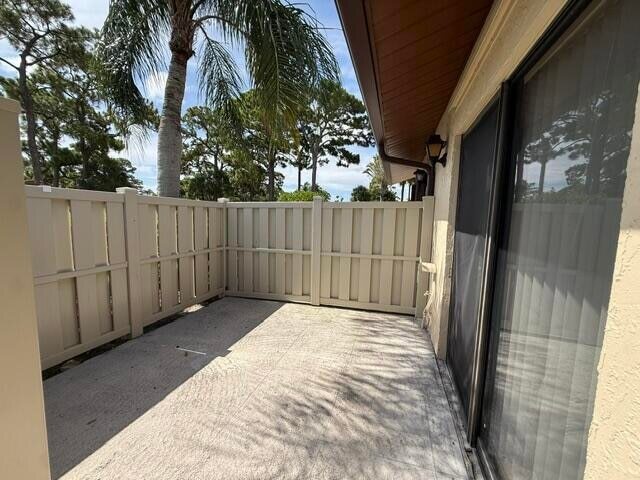 Building Photo - 1028 Green Pine Blvd