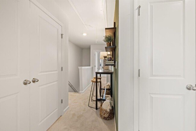 Building Photo - 801 Grovebury Ct