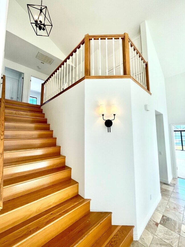 Building Photo - Prestigious Elkhorn Estates Home