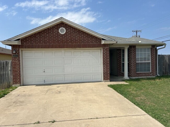 Primary Photo - 1201 Fox Creek Dr