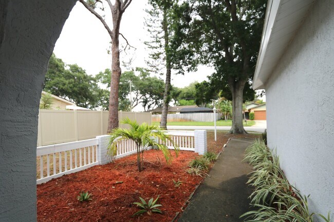 Building Photo - LOOK. Available now! 3bed,2bath, 2car Pine...