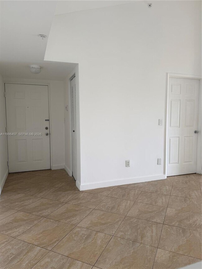 Building Photo - 2640 S University Dr