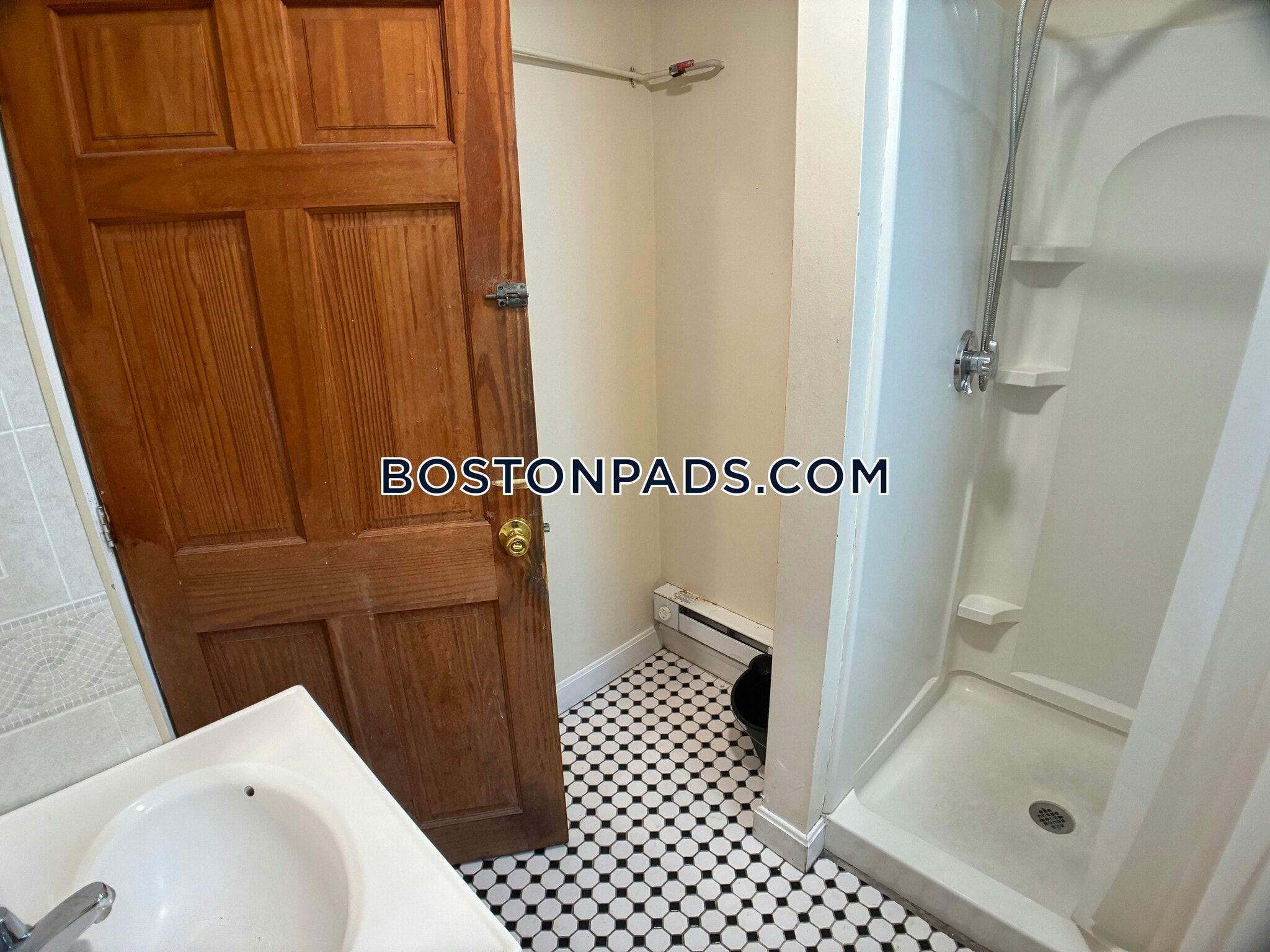 Building Photo - 739 Parker St