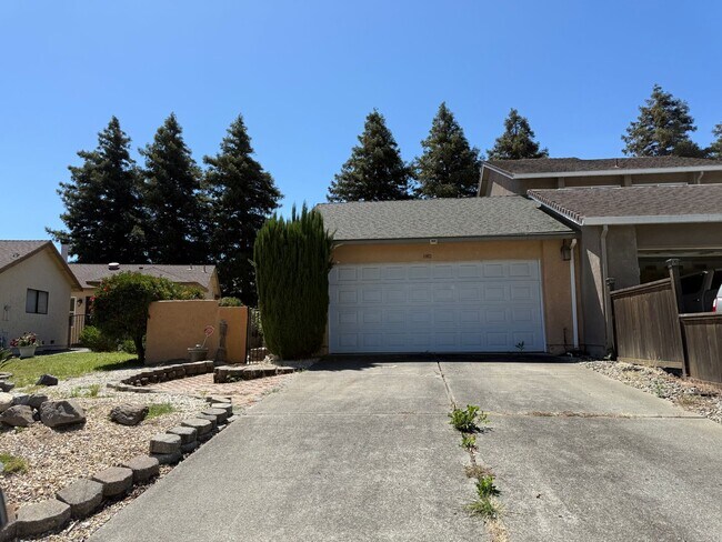 Building Photo - 1140 Hartford Pl