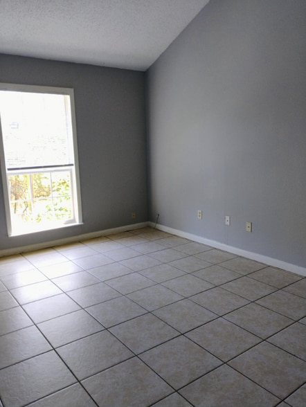 Building Photo - 9048 GSRI Ave