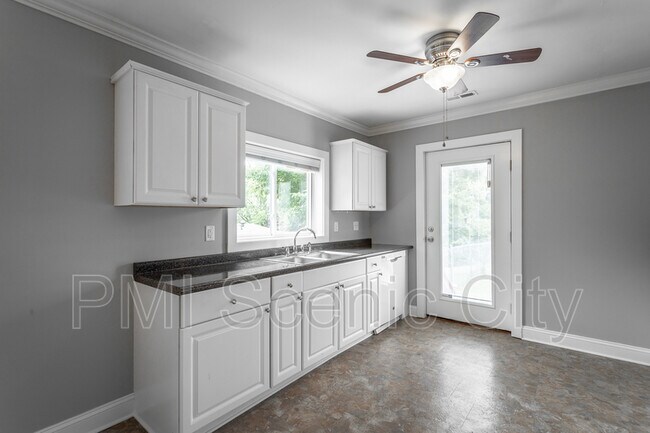 Primary Photo - 416 Jadie Ln