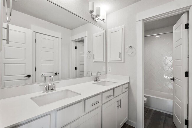 Building Photo - 2303 Rogge Ln