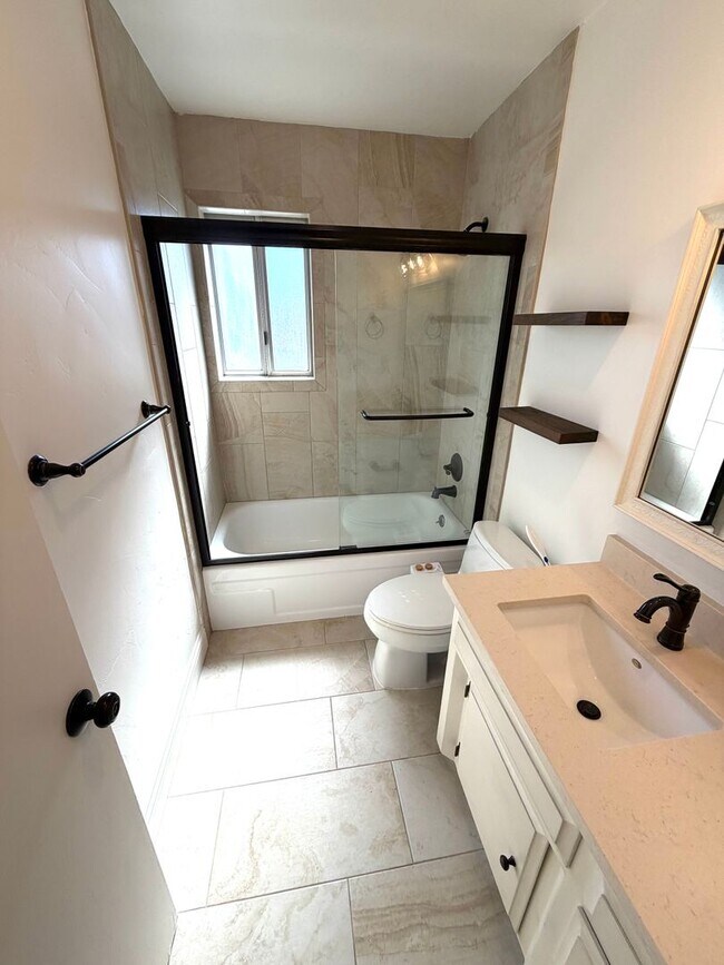 Building Photo - Charming 3-Bed, 1-Bath West Sacramento Home – Updated with Solar!