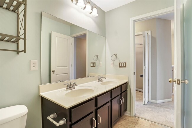 Building Photo - Cute 3 bedroom 2 bath