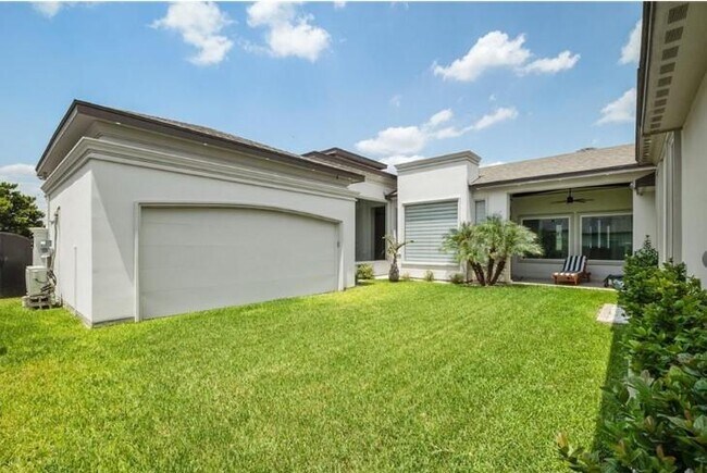 Building Photo - 3505 Vendome Dr