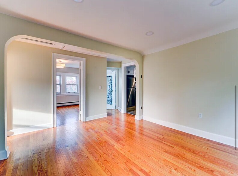 Building Photo - 213 4th Ave