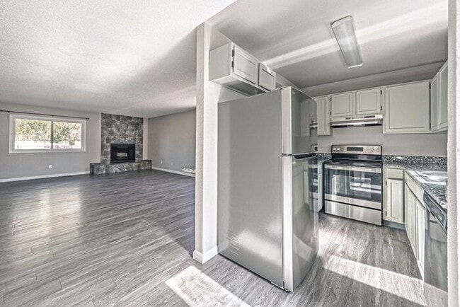 Primary Photo - 3 Bed 2 Bath Townhouse, newly renovated! -...
