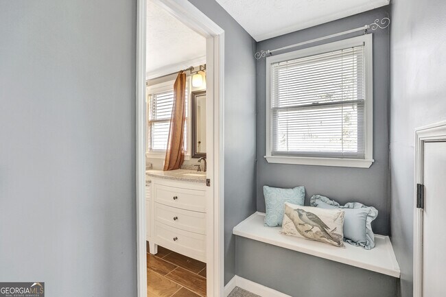 Building Photo - 300 Briarwood Rd