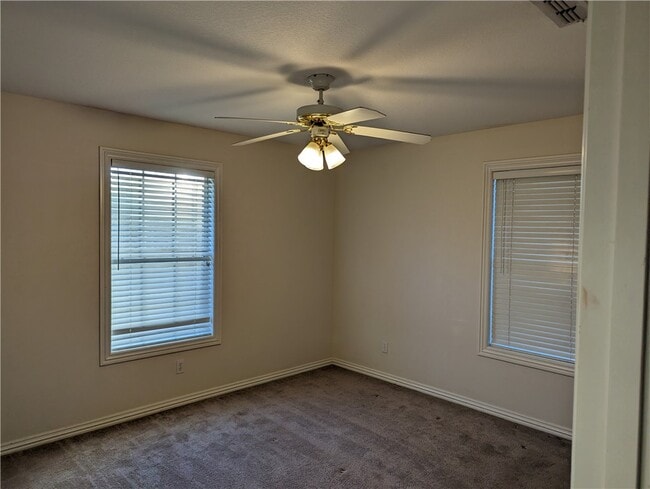 Building Photo - 2030 N Hailey Dr