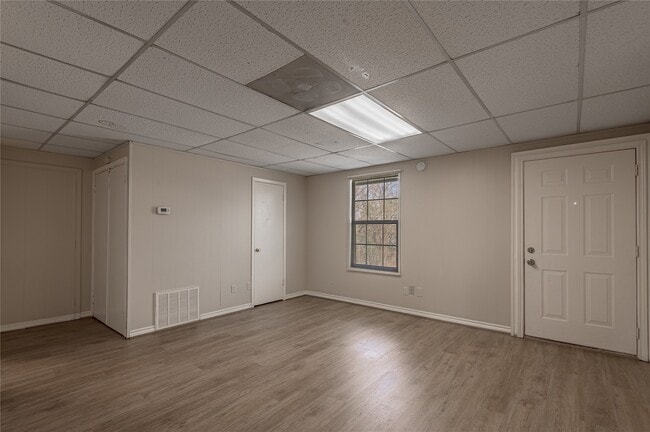 Building Photo - 626 University Ave