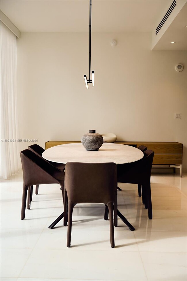 Building Photo - 300 Biscayne Blvd Way