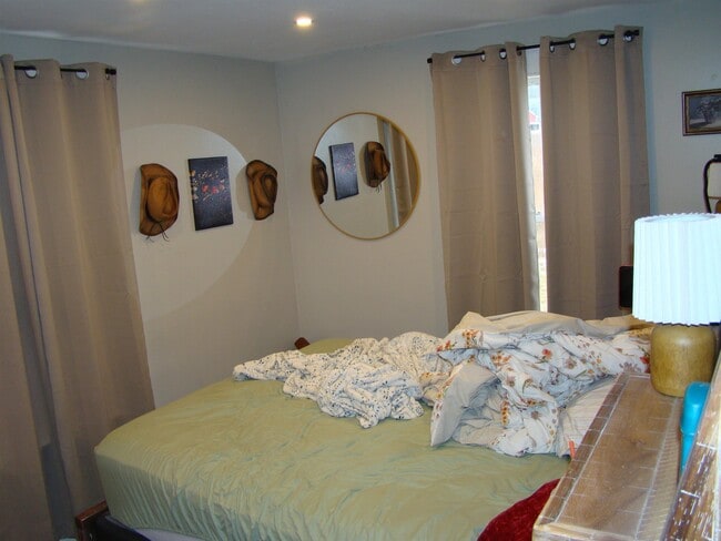 Building Photo - 13 Back River Rd