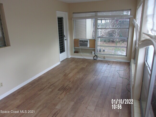 Building Photo - 1105 Myrtle Ln