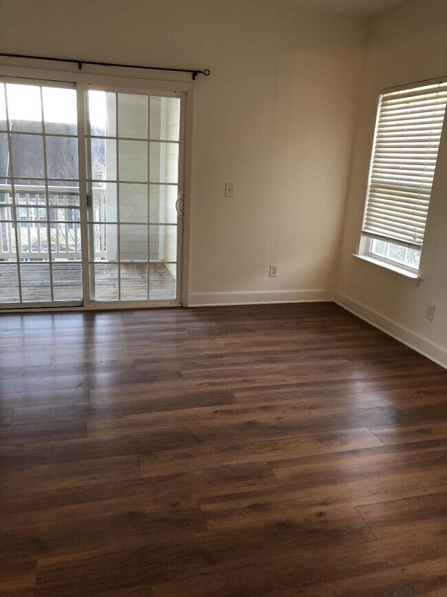 Building Photo - 8221 Lenox Creekside Dr