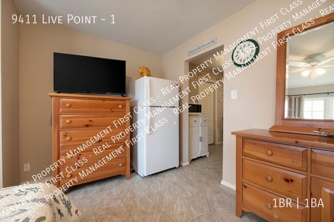 Building Photo - 9411 Live Point