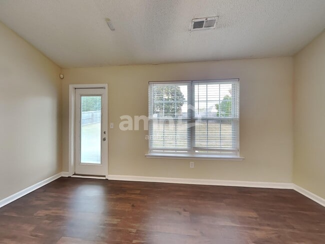 Building Photo - 6 Semmelrock Dr