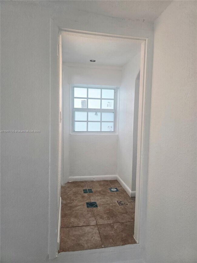 Building Photo - 3458 Capri Dr