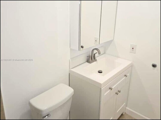 Building Photo - 10651 SW 108th Ave