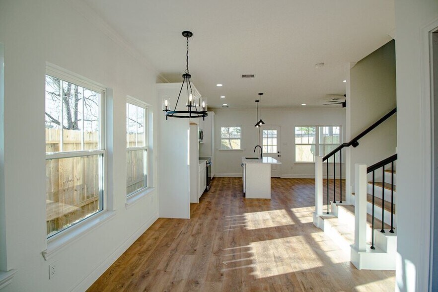 *photos are of an identical floor plan already built, details may differ. Representation purposes. - 922 W Austin St