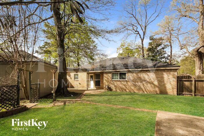 Building Photo - 3202 Holly Green Dr