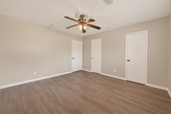 Building Photo - 9502 Skyline Dr