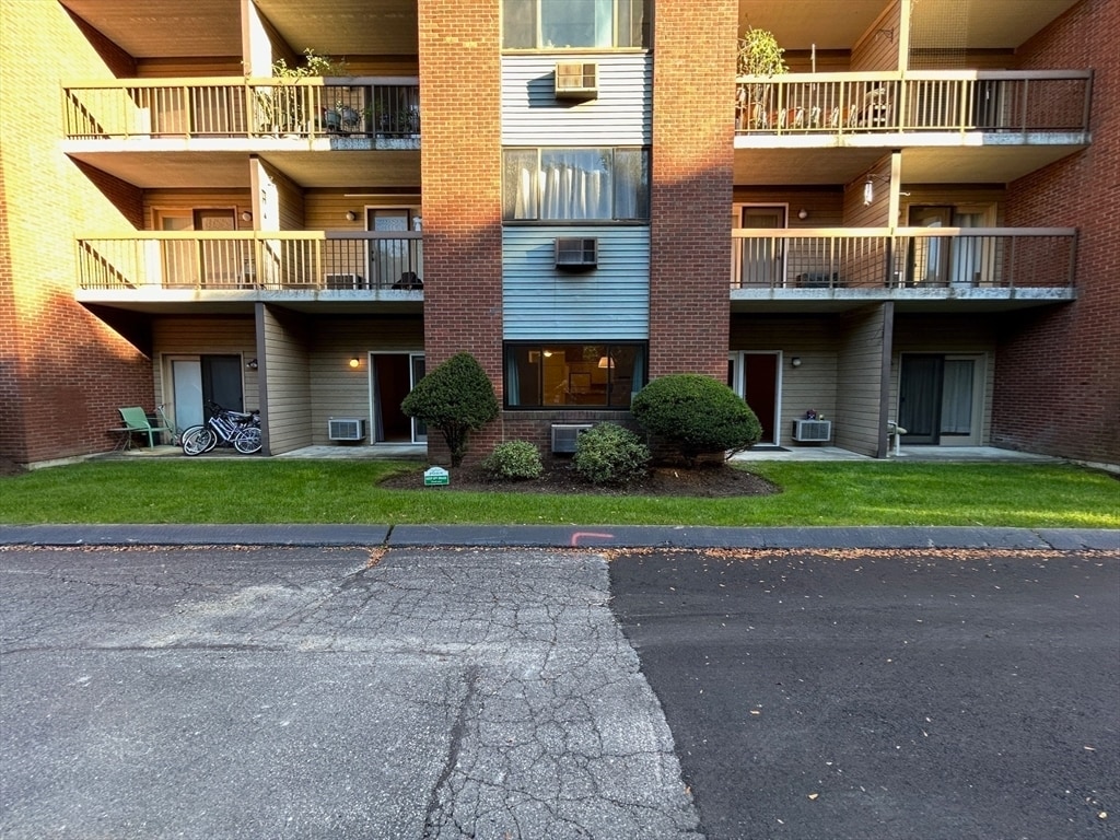 Building Photo - 4975 Washington St