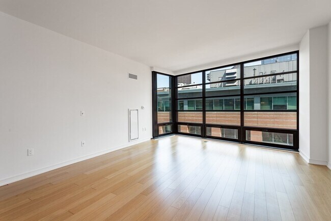 Building Photo - 580 Washington St