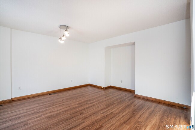 Building Photo - 449 S Main St