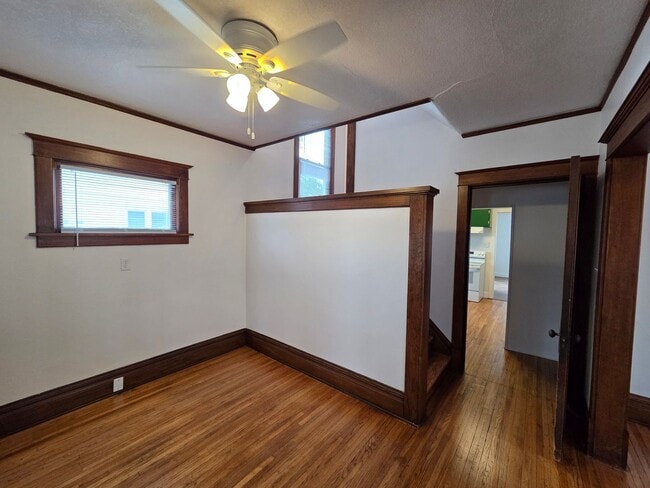 Building Photo - Beautiful and large Cedar Falls House