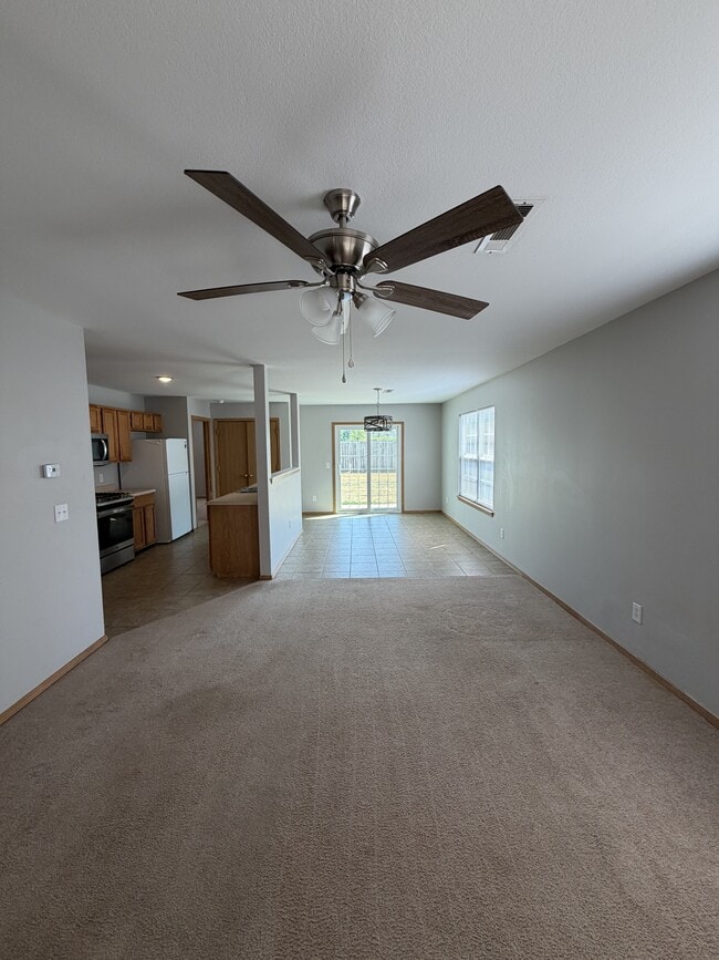 Building Photo - 340 Grant Springs Dr