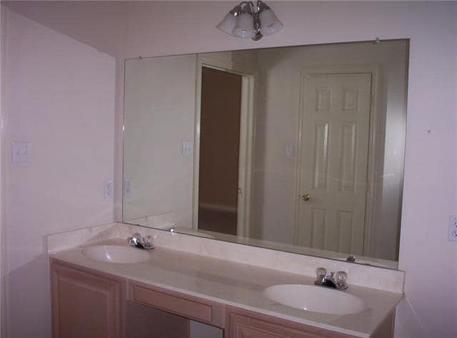 Building Photo - 3005 Huntington Ct