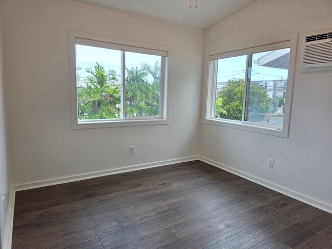 Building Photo - AVAILABLE NOW! Spacious 2-Bed, 2-Bath Dupl...