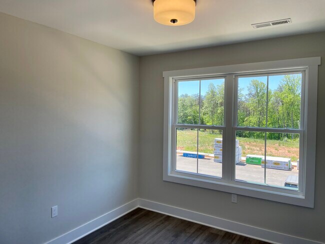 Building Photo - 102 Sunburst Villa Dr