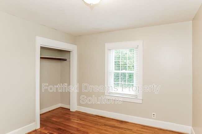 Building Photo - 726 W 25 1/2 St