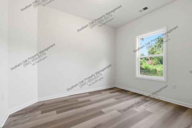 Building Photo - 209 Poplar Ln