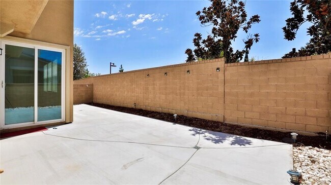 Building Photo - 2832 E Clementine Dr