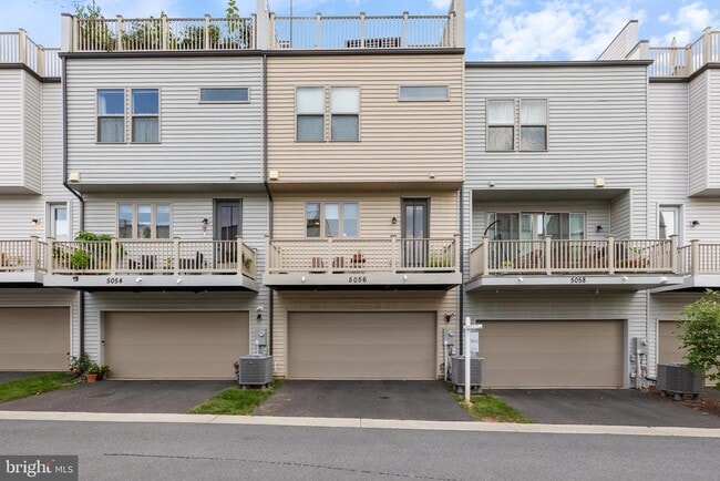 Building Photo - 5056 Oakmoore Dr