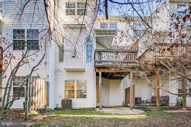 Building Photo - 6042 Blue Point Ct