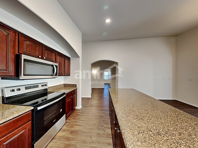 Building Photo - 3405 S 91st Dr