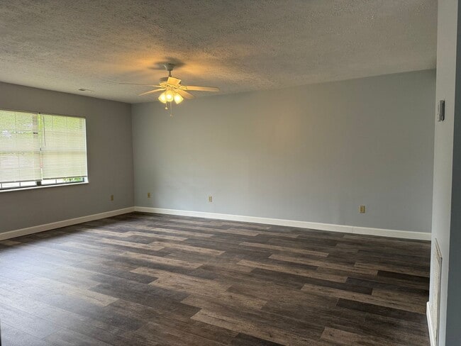 Building Photo - Charming 2 Bedroom, 1 Bath Duplex in Maryv...