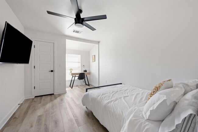 Building Photo - 6104 Reicher Dr