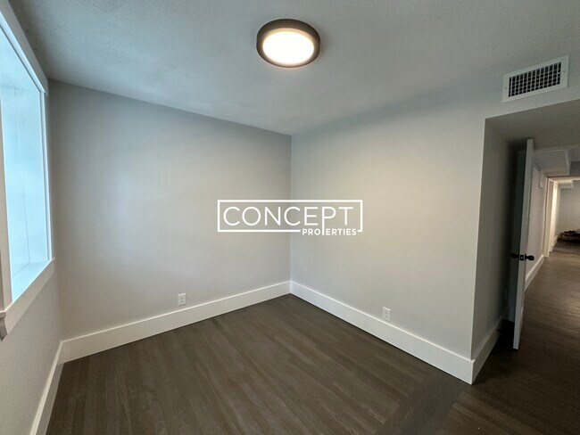 Building Photo - 118 Marginal St