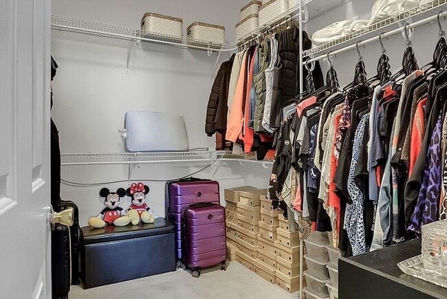 Building Photo - 334 Albrighton Way