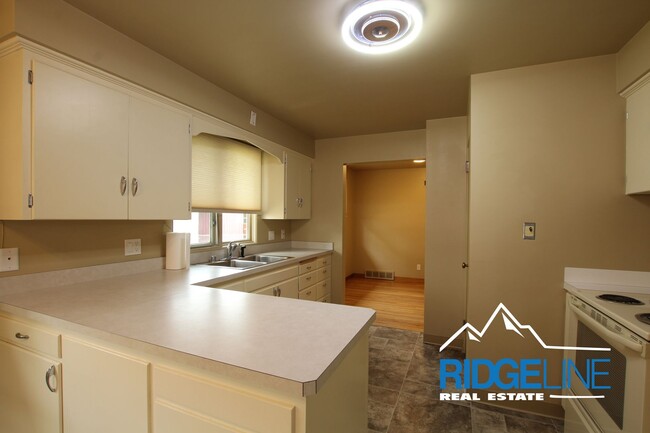 Building Photo - Beautiful Home near Benefis Hospital for Lease!